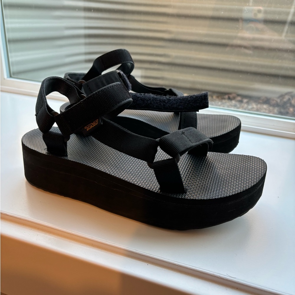 Teva Flatform Universal Sandals